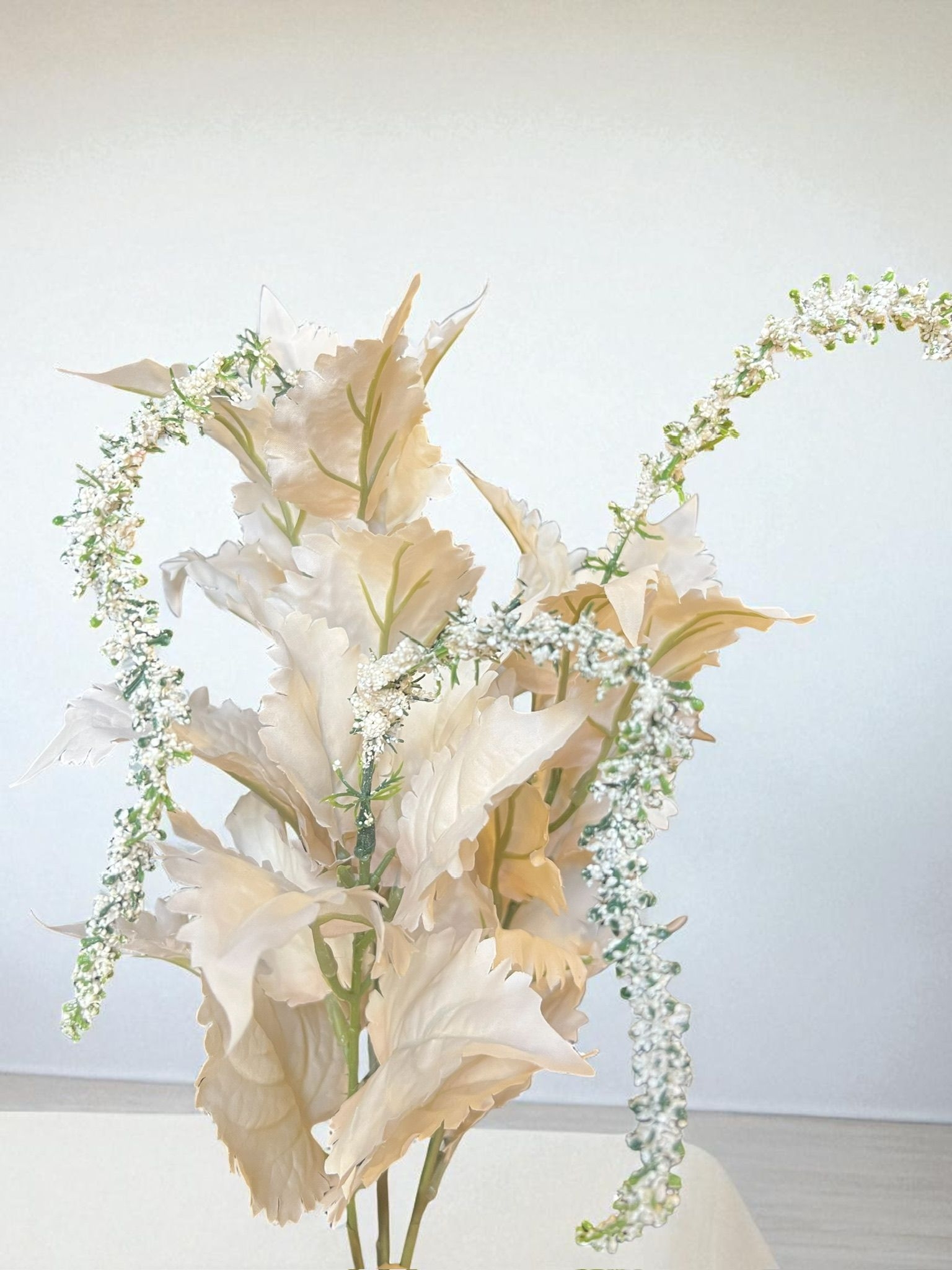 Happyland Yapay Çiçek Yeşillik Dikey Dekor Çiçek Bej