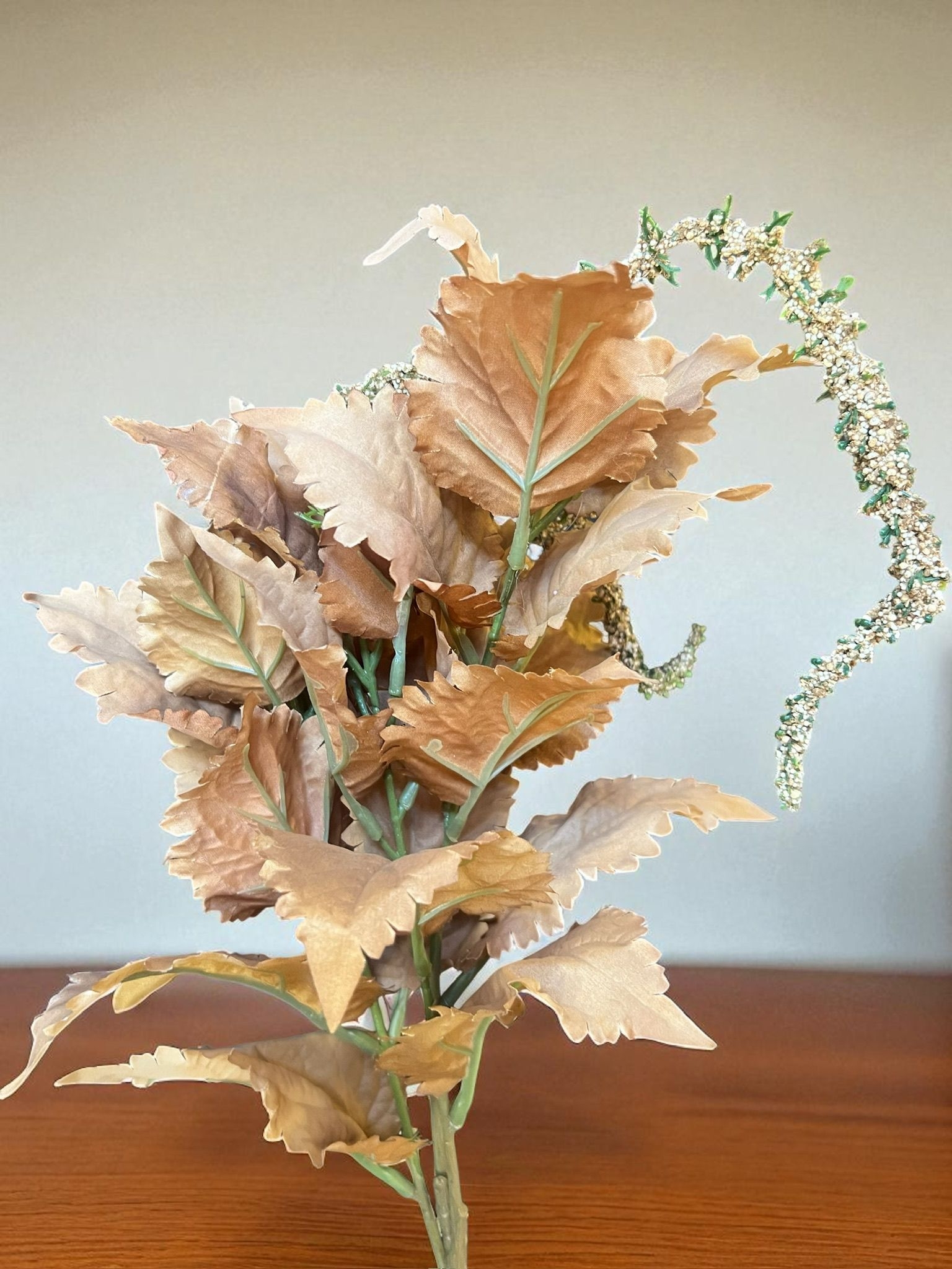 Happyland Yapay Çiçek Yeşillik Dikey Dekor Çiçek Bej