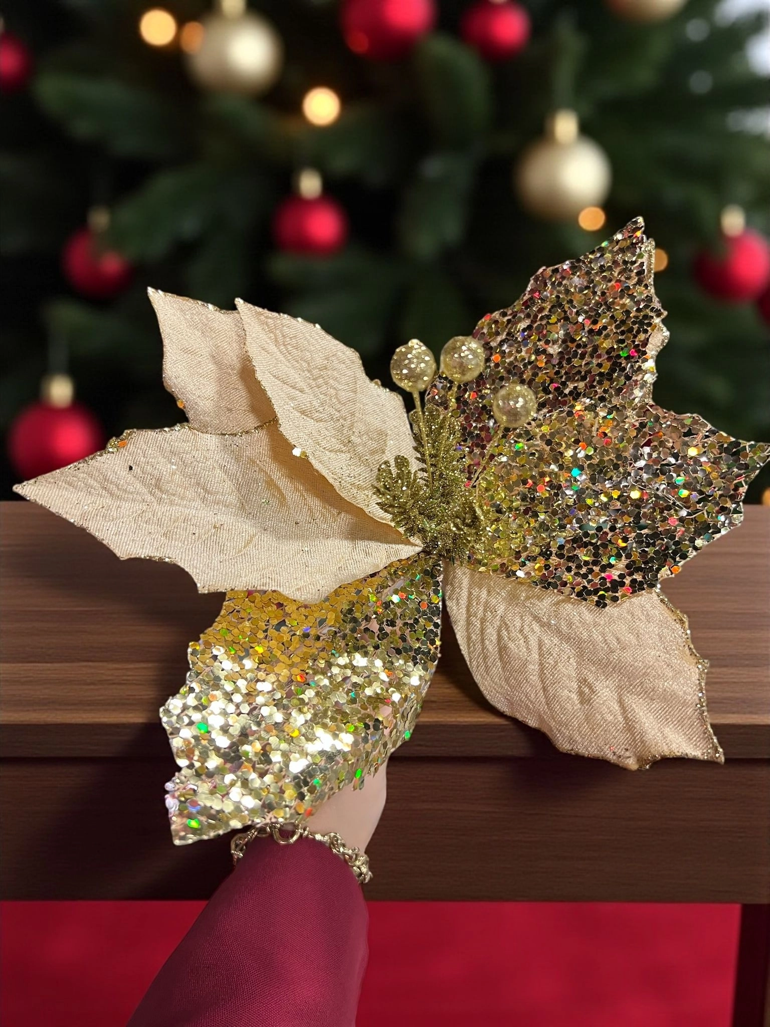 Happyland Yılbaşı Ağacı Süsü Gold Simli Ponsetya Çiçek 28 CM