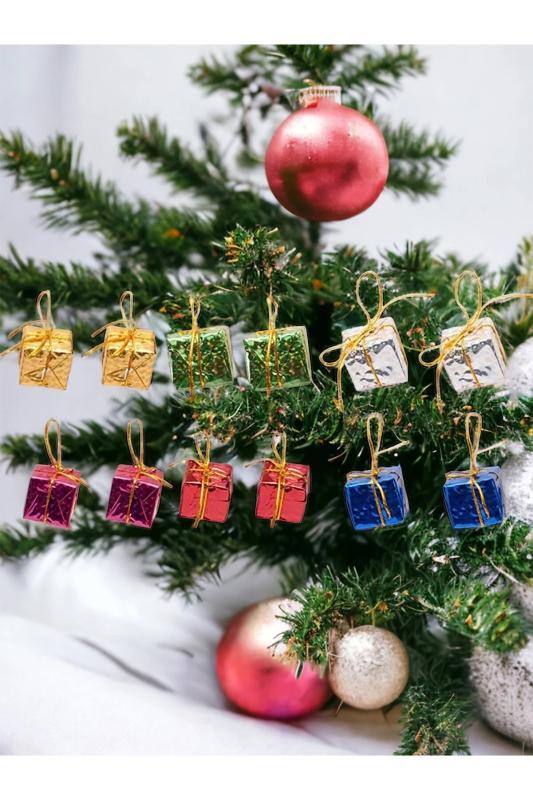 Happyland Yılbaşı Ağacı Süsü 12’li Hediye Paketi Çam Ağacı Süsü Hediye Paketi Şeklinde Yılbaşı Süsü 