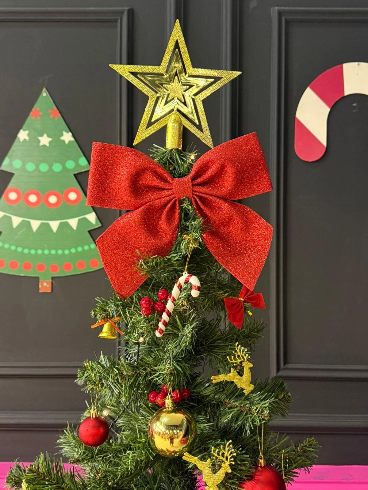 Happyland 180 Cm Yılbaşı Çam Ağacı Seti 5mSarı LedIşıklı 67’li Kırmızı Gold Yılbaşı Seti , KarSpreyi