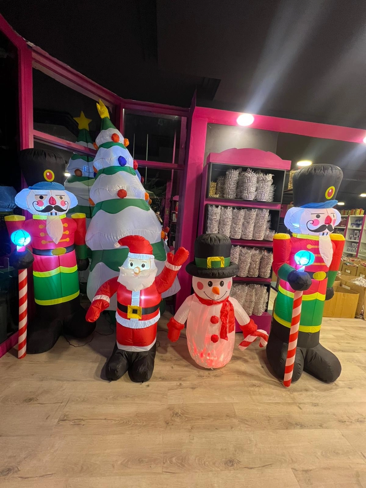 Happyland Yılbaşı Noel Baba Işıklı Şişme Dekor 120 cm Ev Kapı Önü Dükkan Noel Baba Dekor